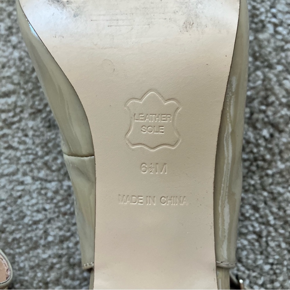Talbots Cream Patent Slingback High Heel‎ Pumps Size 6.5 - Picture 7 of 7
